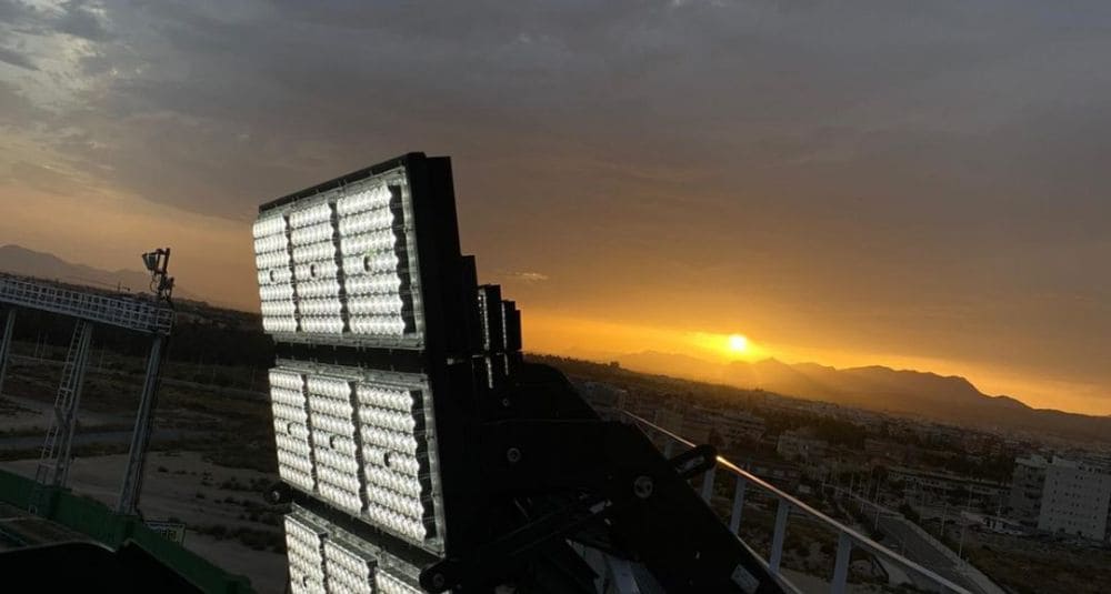 Iluminamos el estadio ilicitano Martínez Valero