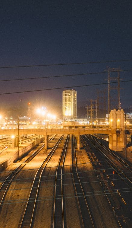 Esta imagen es sobre iluminación industrial.