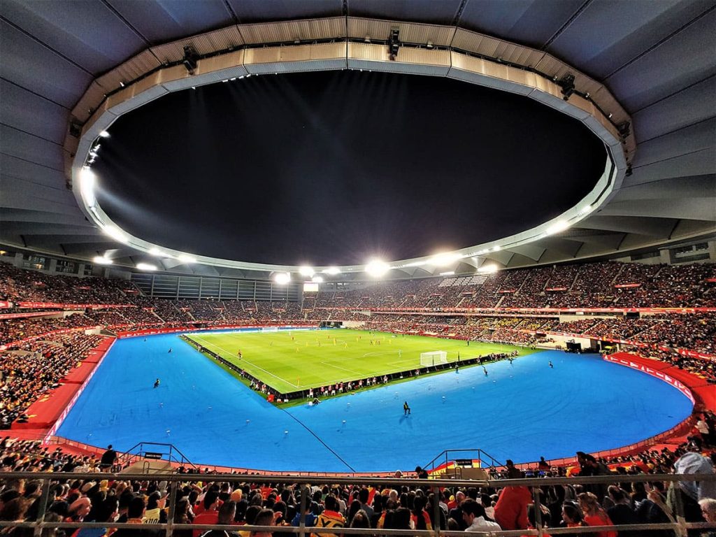 Iluminando a la selección en el Estadio de La Cartuja