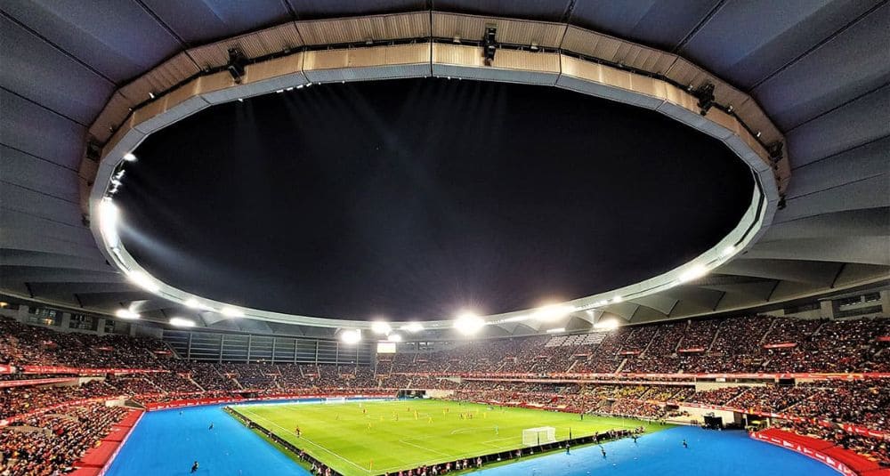Iluminando a la selección en el Estadio de La Cartuja
